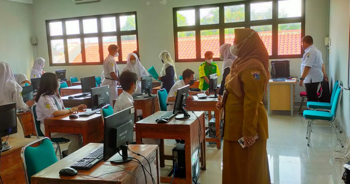 ANBK Preparation Monitoring by the Curriculum Section Head of Education